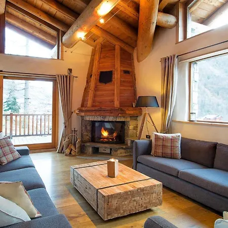 Madame Le Arosa Chalet *