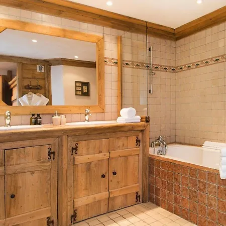 Madame Le Arosa Chalet